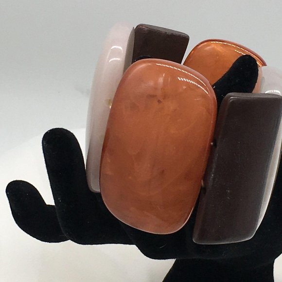 UNSIGNED BRACELET LIGHT WT PLASTICS STRETCH BROWN - Picture 7 of 8